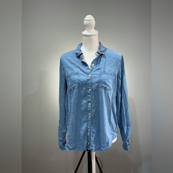 SALE! Blue Lucky Brand Chambray Button Down Size M EUC - Picture 1 of 7